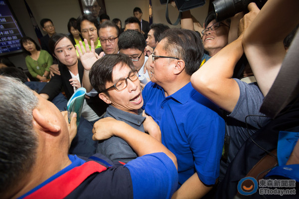 蔡英文“朕意”壓倒一切 國民黨批:民主退步黨 蔡英文“朕意”壓倒一切 國民黨批:民主退步黨