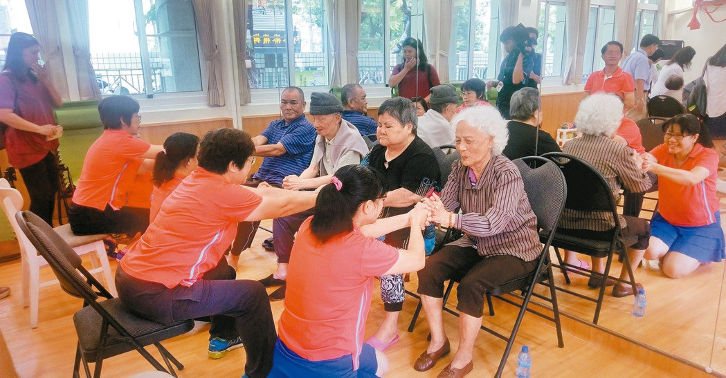 �L��2.0����ԇ�k����Ӣ�ď��{��ֻ�S�ɹ������Sʧ�������D������и��ڴ�ͬС�W�O������ģ����o�T�ڎ���������չ