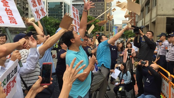 法院指"黨產(chǎn)會(huì)"凍產(chǎn)合法性存疑 國(guó)民黨4.6億黨產(chǎn)解凍 法院指"黨產(chǎn)會(huì)"凍產(chǎn)合法性存疑 國(guó)民黨4.6億黨產(chǎn)解凍