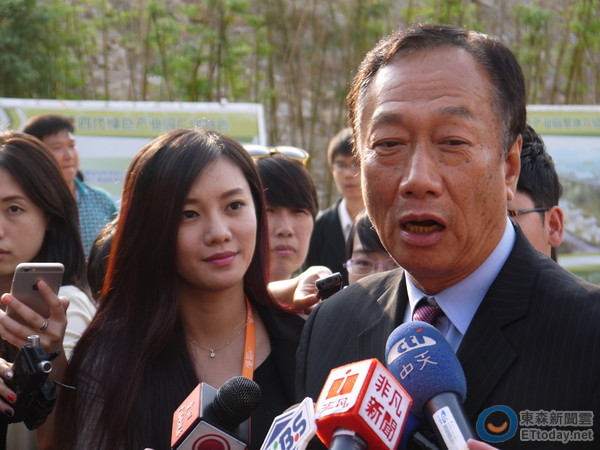 邱毅:反菁英體制擴(kuò)散 郭臺(tái)銘2020很可能脫穎而出 邱毅:反菁英體制擴(kuò)散 郭臺(tái)銘2020很可能脫穎而出