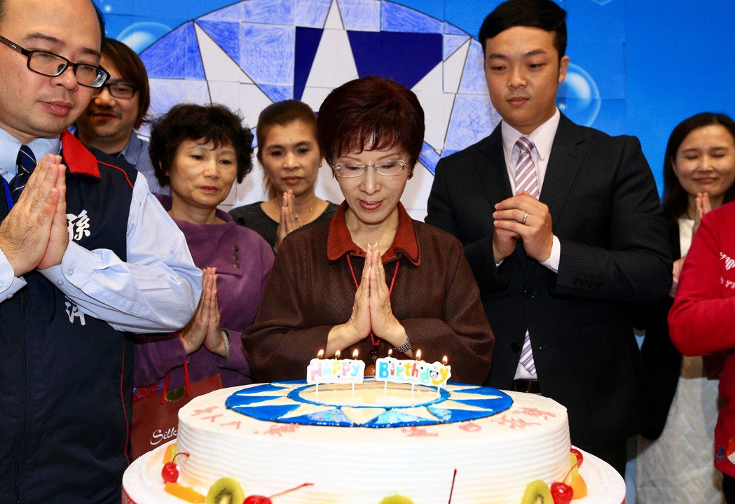 國民黨青年團發起“千人入黨”活動 洪秀柱出席 國民黨青年團發起“千人入黨”活動 洪秀柱出席