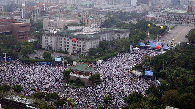 蔡英文惡劣操作“同婚”議題引發民眾對立 遭輿論炮轟 蔡英文惡劣操作“同婚”議題引發民眾對立 遭輿論炮轟