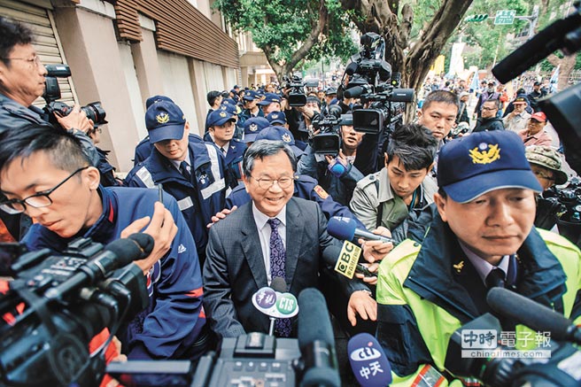 “一例一休”趁亂過關,基層管理部門批界定不清 “一例一休”趁亂過關,基層管理部門批界定不清