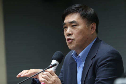 郝龍斌赴臺北力促反核聯署 呼吁投票讓民進黨低頭 郝龍斌赴臺北力促反核聯署 呼吁投票讓民進黨低頭