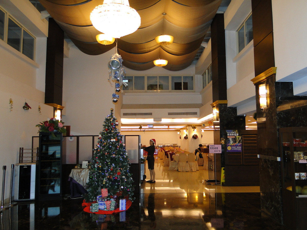 “綠委”批臺當局發公務員旅游卡:挖東墻補西墻 “綠委”批臺當局發公務員旅游卡:挖東墻補西墻