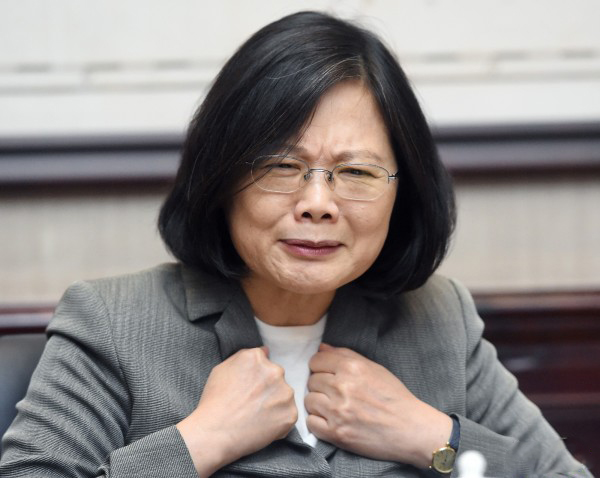 蔡英文出訪"友邦"不到1小時就被要援助 蔡點頭答應(yīng) 蔡英文出訪"友邦"不到1小時就被要援助 蔡點頭答應(yīng)