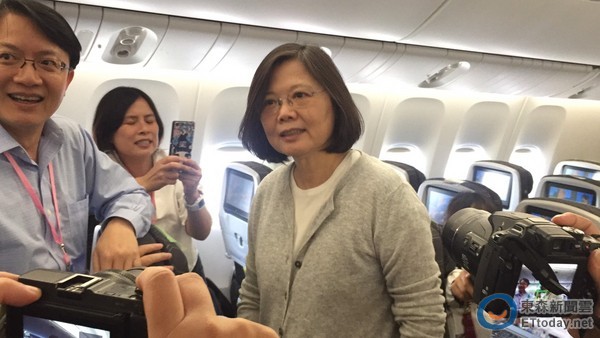 蔡英文嘆公親變事主 邱毅:典型"何不食肉糜"的白癡 蔡英文嘆公親變事主 邱毅:典型"何不食肉糜"的白癡