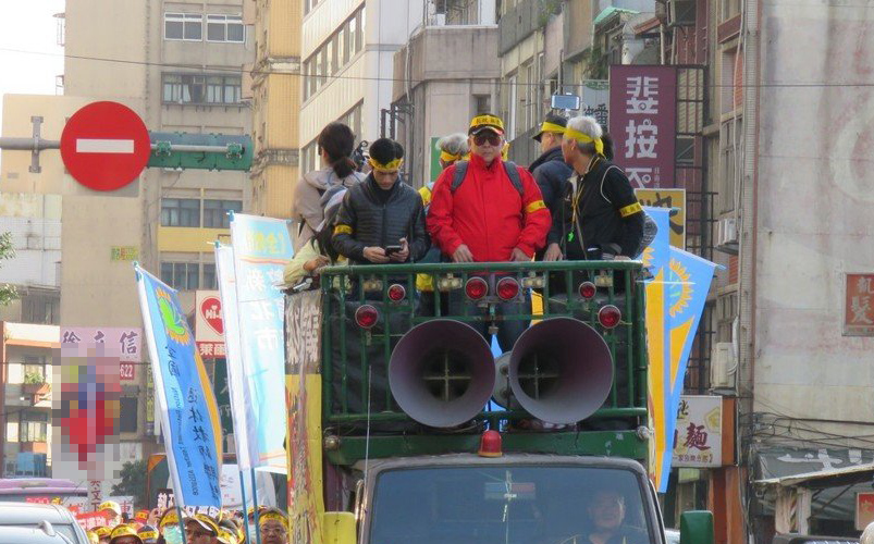 監督年金改革行動聯盟22日在蔡英文辦公室管制區周邊小規模游行抗議 監督年金改革行動聯盟22日在蔡英文辦公室管制區周邊小規模游行抗議