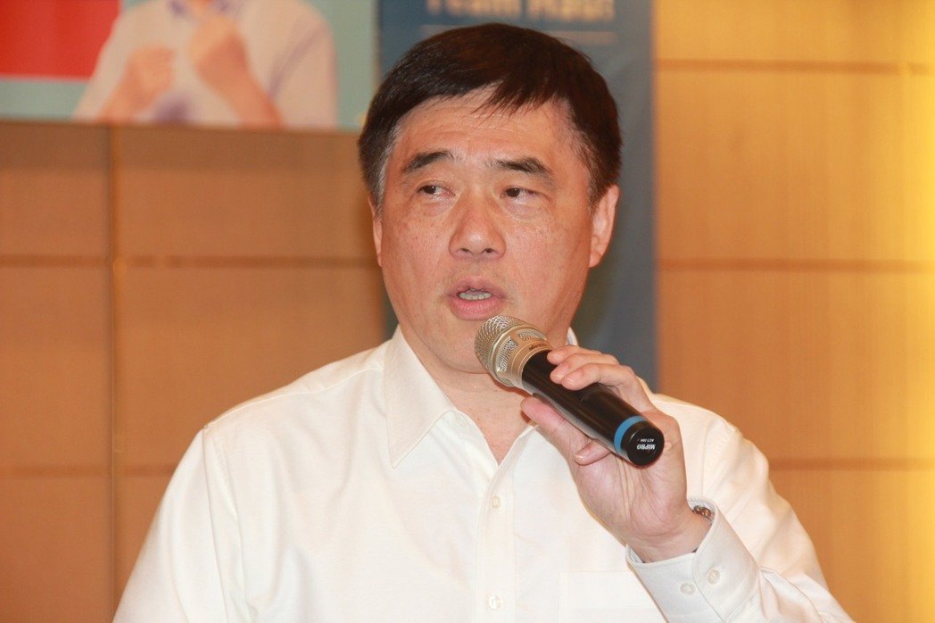 郝龍斌諷李永得:以后大概不怕盤查 大家認(rèn)識他 郝龍斌諷李永得:以后大概不怕盤查 大家認(rèn)識他