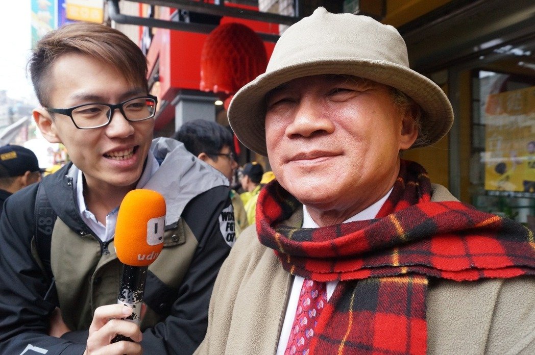 �����RӢ�ŕr�ڽ^ʳ���� ���挦���M(j��n)�h�M(j��n)�ں�ʳ���[