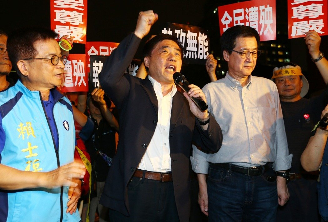 蔡英文下令嚴辦反年改民眾 郝龍斌組義務律師團協助 蔡英文下令嚴辦反年改民眾 郝龍斌組義務律師團協助