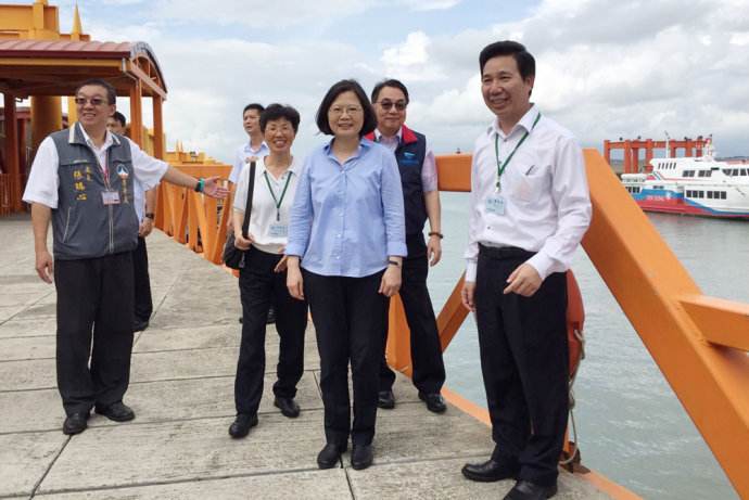 蔡英文舉債8千億全臺建輕軌 臺媒歷數“五宗罪” 蔡英文舉債8千億全臺建輕軌 臺媒歷數“五宗罪”