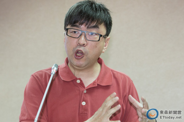 反年改團(tuán)體揚(yáng)言直接電話抗議 "綠委"卻只關(guān)心"便當(dāng)" 反年改團(tuán)體揚(yáng)言直接電話抗議 "綠委"卻只關(guān)心"便當(dāng)"