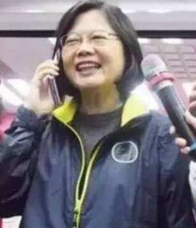 ���㣺���̕������վ�����ͬ ���Ӣ�����韩������