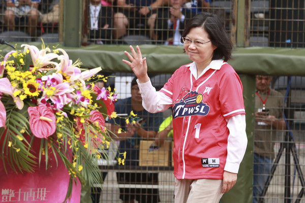 "八百壯士"痛批蔡英文:經濟、兩岸、"外交"都做不好 "八百壯士"痛批蔡英文:經濟、兩岸、"外交"都做不好