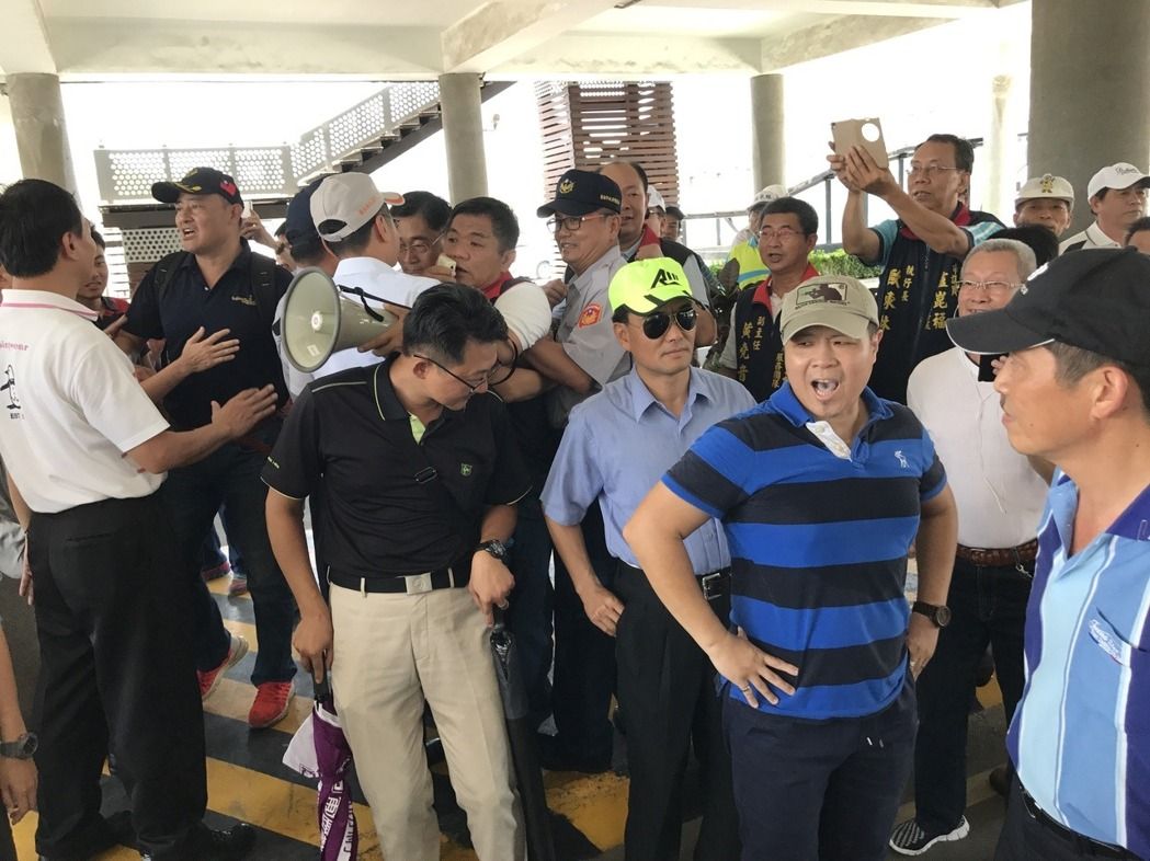 蔡英文臺南辦座談 民進(jìn)黨議員當(dāng)面建議“林全下臺” 蔡英文臺南辦座談 民進(jìn)黨議員當(dāng)面建議“林全下臺”