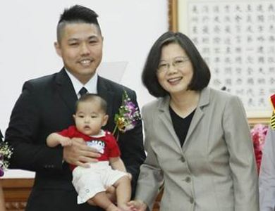 蔡英文一句話讓網(wǎng)友毛骨悚然 她吁蔡別成詐騙女皇 蔡英文一句話讓網(wǎng)友毛骨悚然 她吁蔡別成詐騙女皇