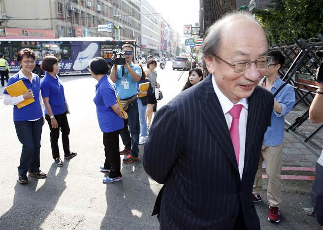 ������Ժ��14�յ�2���R�r���^�m̎��ǰհ�A�㣬�����h����ί��һ�������A��������u�|·��Ҫ�¡�����Ժ�L����ȫ����܇�����^�����M�h�F���ٿ½�㑣��ң��c�����eՄһ���󣬎������ص�΢Ц���롰����Ժ��