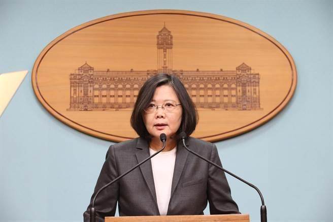 臺媒批蔡英文內心還在戒嚴:誰是你心里的臺灣人民 臺媒批蔡英文內心還在戒嚴:誰是你心里的臺灣人民