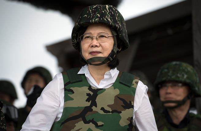 臺退伍軍人防務部門前抗議,盼年改不溯既往 臺退伍軍人防務部門前抗議,盼年改不溯既往