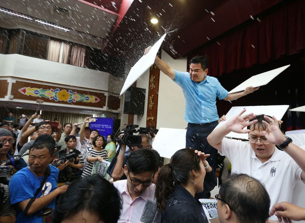 綠營污蔑在陸臺生為"共諜" 臺媒警告勿制造寒蟬效應(yīng) 綠營污蔑在陸臺生為"共諜" 臺媒警告勿制造寒蟬效應(yīng)