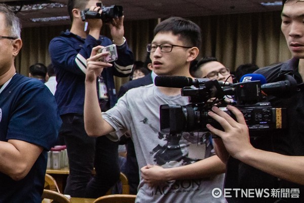 綠營污蔑在陸臺生為"共諜" 臺媒警告勿制造寒蟬效應(yīng) 綠營污蔑在陸臺生為"共諜" 臺媒警告勿制造寒蟬效應(yīng)