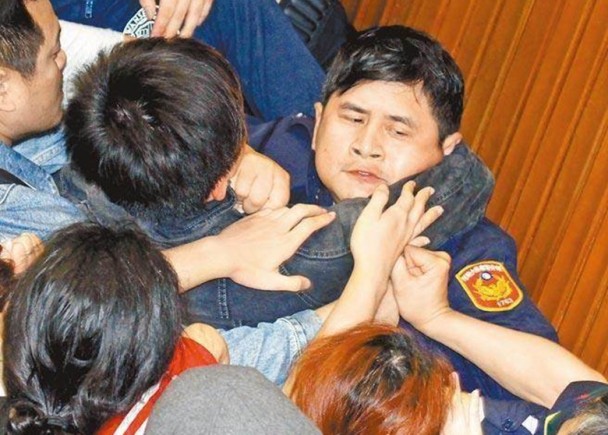 綠營污蔑在陸臺生為"共諜" 臺媒警告勿制造寒蟬效應(yīng) 綠營污蔑在陸臺生為"共諜" 臺媒警告勿制造寒蟬效應(yīng)