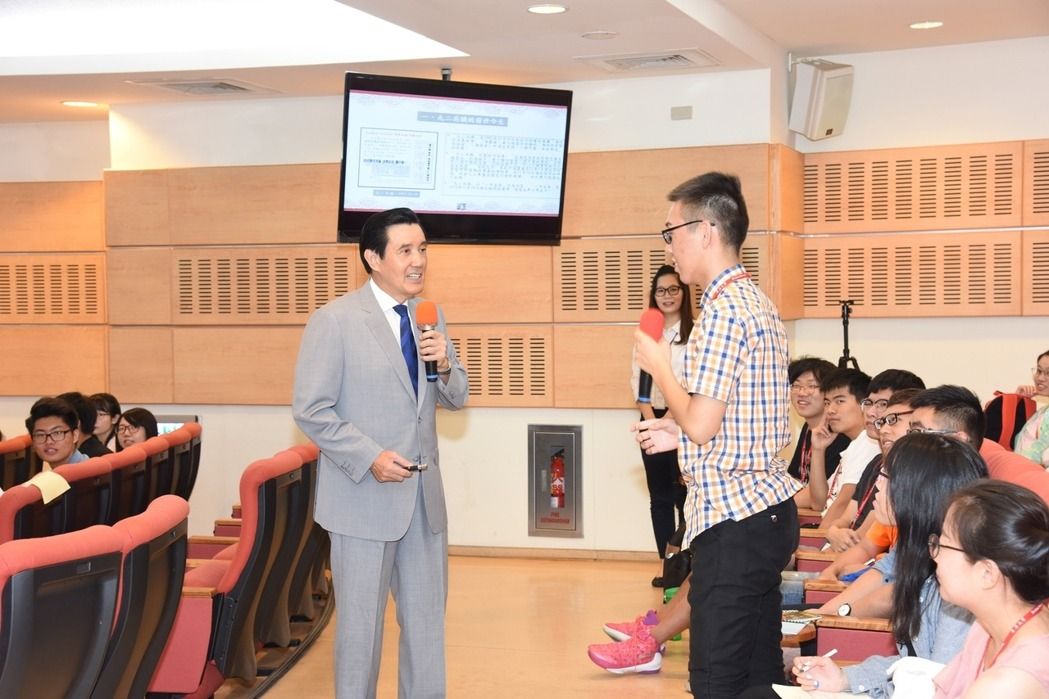 馬英九對話大陸學生:“臺灣獨立”不可行 也不必要 馬英九對話大陸學生:“臺灣獨立”不可行 也不必要