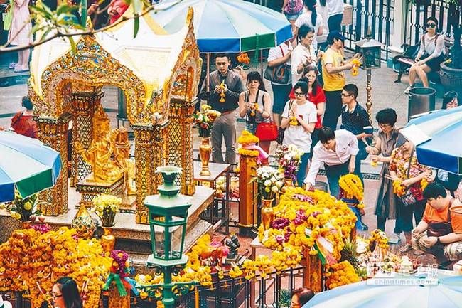 臺(tái)名嘴稱(chēng)"新南向"有助泰國(guó)人赴臺(tái)賣(mài)淫 引泰國(guó)政府震怒 臺(tái)名嘴稱(chēng)"新南向"有助泰國(guó)人赴臺(tái)賣(mài)淫 引泰國(guó)政府震怒