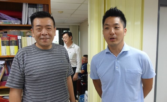 要選了?蔣萬(wàn)安突然現(xiàn)身臺(tái)北議會(huì)逐一拜訪議員 要選了?蔣萬(wàn)安突然現(xiàn)身臺(tái)北議會(huì)逐一拜訪議員