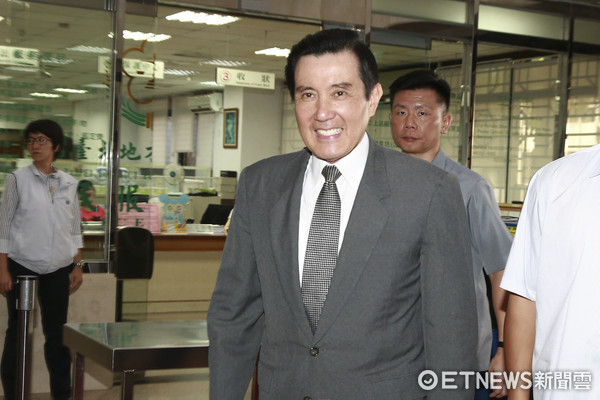 馬英九現身小學授課 問小學生:你們知道"九二共識"嗎? 馬英九現身小學授課 問小學生:你們知道"九二共識"嗎?