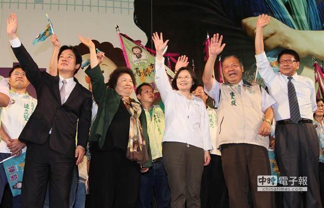 蔡當局拼政治 臺媒體人:大陸發展的車尾燈都看不到了 蔡當局拼政治 臺媒體人:大陸發展的車尾燈都看不到了