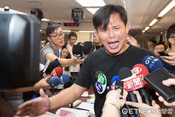 "時力"爆"國防部"挪用38億采購獵雷艦:把大家當笨蛋 "時力"爆"國防部"挪用38億采購獵雷艦:把大家當笨蛋