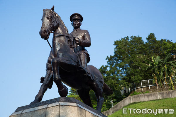 臺灣政治大學蔣介石銅像 臺灣政治大學蔣介石銅像