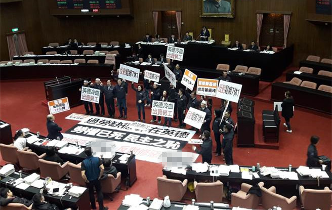 臺(tái)"勞基法"二讀通過:7休1松綁 勞工最長(zhǎng)連上12天班 臺(tái)"勞基法"二讀通過:7休1松綁 勞工最長(zhǎng)連上12天班