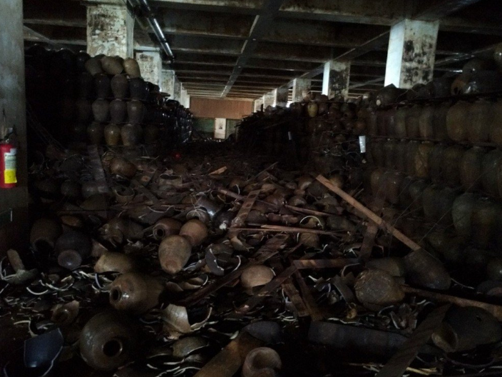 花蓮地震致酒廠慘賠2億 25年陳釀紹興酒甕碎滿(mǎn)地 花蓮地震致酒廠慘賠2億 25年陳釀紹興酒甕碎滿(mǎn)地