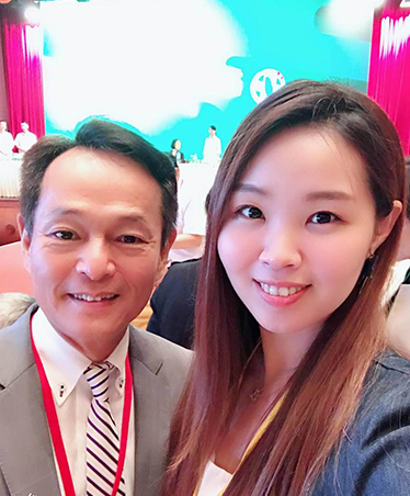 民進黨議員李余典女兒李旻蔚(右)脫黨參選恐沖擊余天選情 民進黨議員李余典女兒李旻蔚(右)脫黨參選恐沖擊余天選情