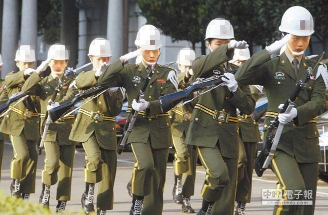 蔡英文“憲兵”遭砍傷 臺當(dāng)局維安猶如紙老虎? 蔡英文“憲兵”遭砍傷 臺當(dāng)局維安猶如紙老虎?