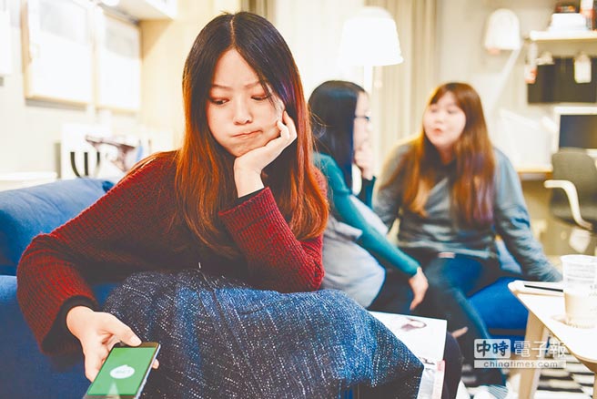 臺灣上班族“退而不敢休” 蔡英文喊“老有所依”拼命忽悠 臺灣上班族“退而不敢休” 蔡英文喊“老有所依”拼命忽悠