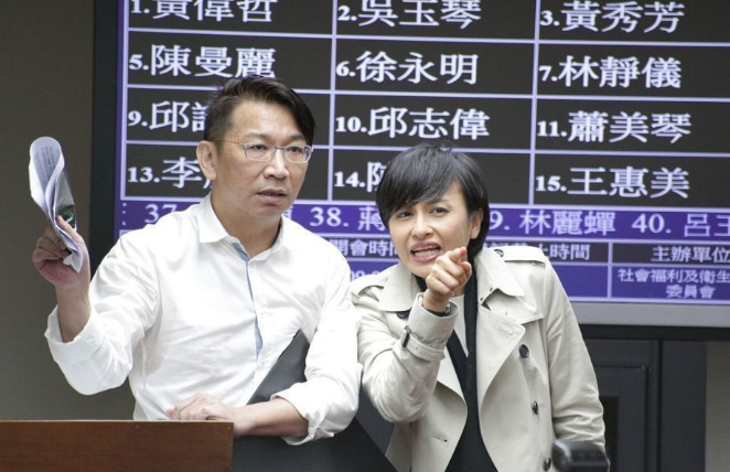 民進(jìn)黨與太陽(yáng)花勢(shì)力決裂?認(rèn)真你就輸了 民進(jìn)黨與太陽(yáng)花勢(shì)力決裂?認(rèn)真你就輸了