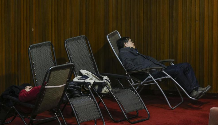 民進(jìn)黨民代被爆開會(huì)看電影強(qiáng)勢(shì)嗆聲:不想聽國民黨念經(jīng) 民進(jìn)黨民代被爆開會(huì)看電影強(qiáng)勢(shì)嗆聲:不想聽國民黨念經(jīng)