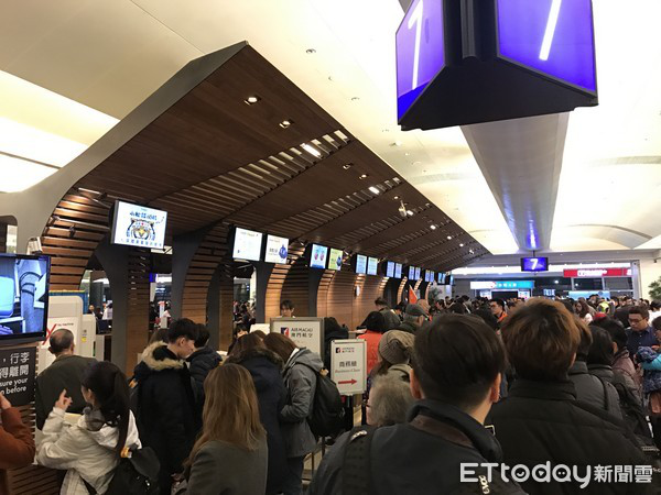 臺灣“人情味”呢?臺當局阻撓春節航班 綁架民眾當人肉盾牌 臺灣“人情味”呢?臺當局阻撓春節航班 綁架民眾當人肉盾牌