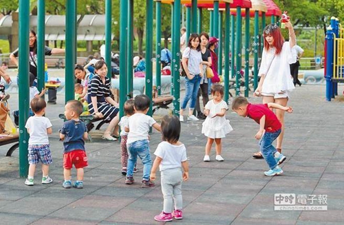 臺灣“少子化”引發(fā)公共安全危機(jī) 冷漠的蔡當(dāng)局何時(shí)釋放善意? 臺灣“少子化”引發(fā)公共安全危機(jī) 冷漠的蔡當(dāng)局何時(shí)釋放善意?