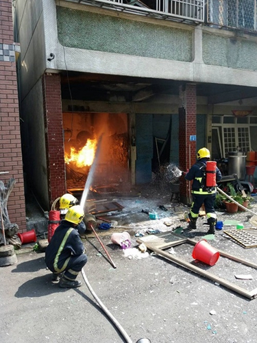 吐槽大會:全臺屯紙猶如世界末日 連娃娃機都改夾衛生紙 吐槽大會:全臺屯紙猶如世界末日 連娃娃機都改夾衛生紙