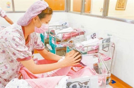 低薪致臺灣生育率慘居全球倒數(shù) 民進黨的“干話”還能講多久 低薪致臺灣生育率慘居全球倒數(shù) 民進黨的“干話”還能講多久