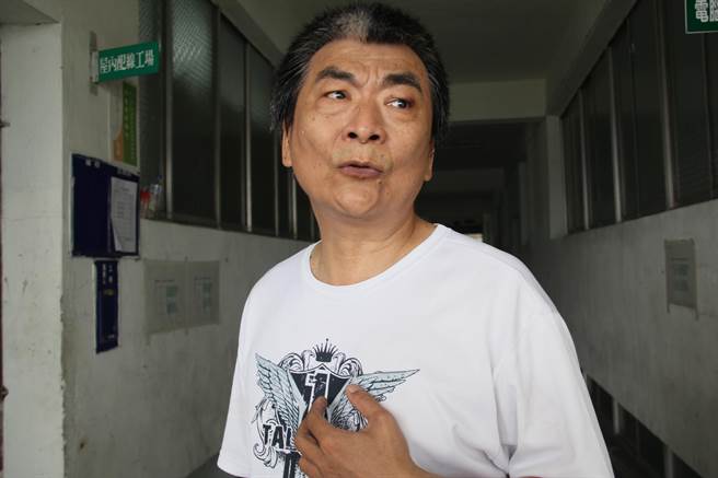 師道蕩然無存!臺南老師在課堂上被學(xué)生追打 師道蕩然無存!臺南老師在課堂上被學(xué)生追打