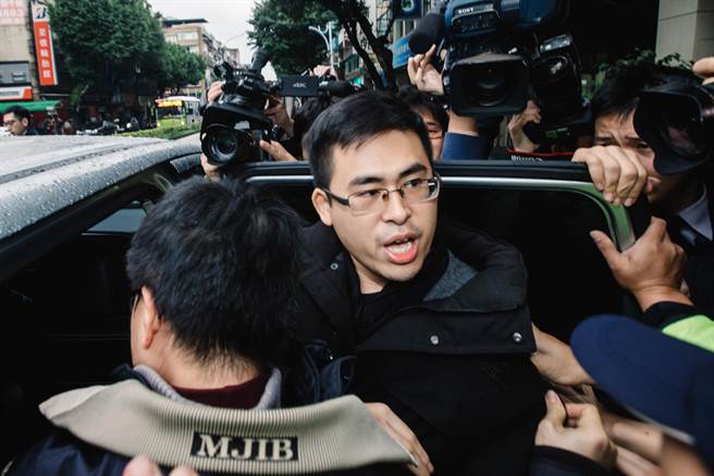 �_(t��i)��(d��ng)�־Gɫ�ֲ��Ǳ�ŭ ��Ӣ�������y(t��ng)"��(d��)"�����p��A��