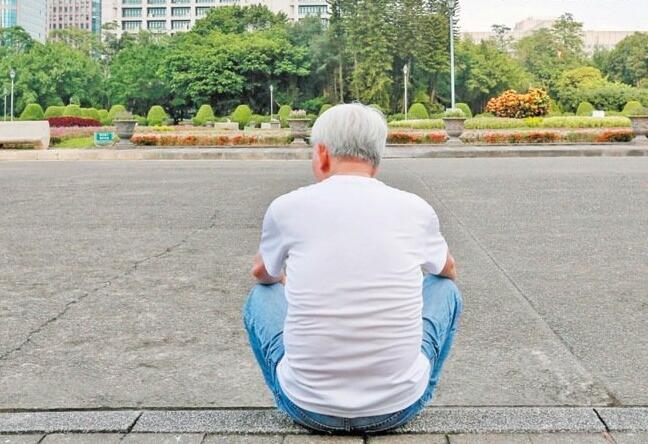 臺官方分析報稅數字:不婚、不生、老化人口激增。(圖片來源:臺灣《聯合報》) 臺官方分析報稅數字:不婚、不生、老化人口激增。(圖片來源:臺灣《聯合報》)