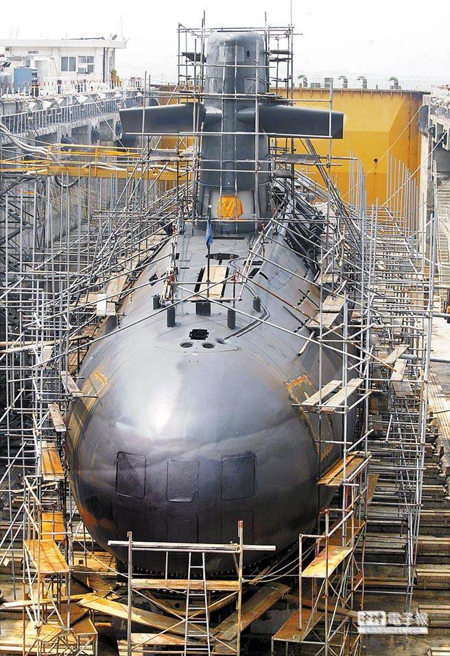 美國軍事專家譏諷臺灣自制潛艇是“水兵棺材”(圖片來源:臺灣《中國時報》) 美國軍事專家譏諷臺灣自制潛艇是“水兵棺材”(圖片來源:臺灣《中國時報》)