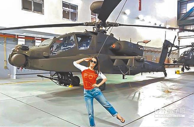 臺(tái)灣藝人拍阿帕奇 臺(tái)軍方要求向上一并檢討(圖) 臺(tái)灣藝人拍阿帕奇 臺(tái)軍方要求向上一并檢討(圖)